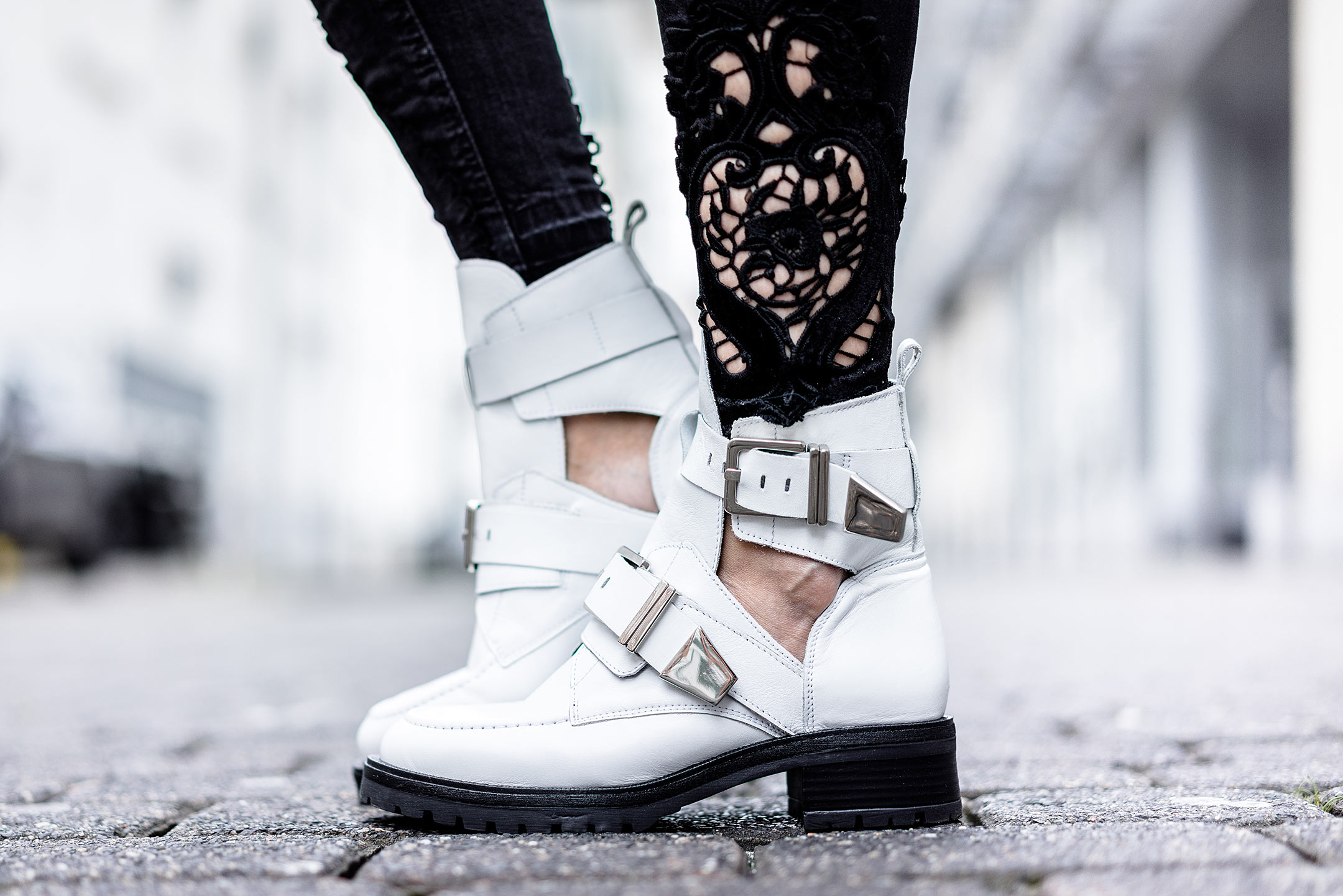 Cut-out-Boots weiß Sacha Shoes Fashion Bloggerin Sunnyinga Düsseldorf