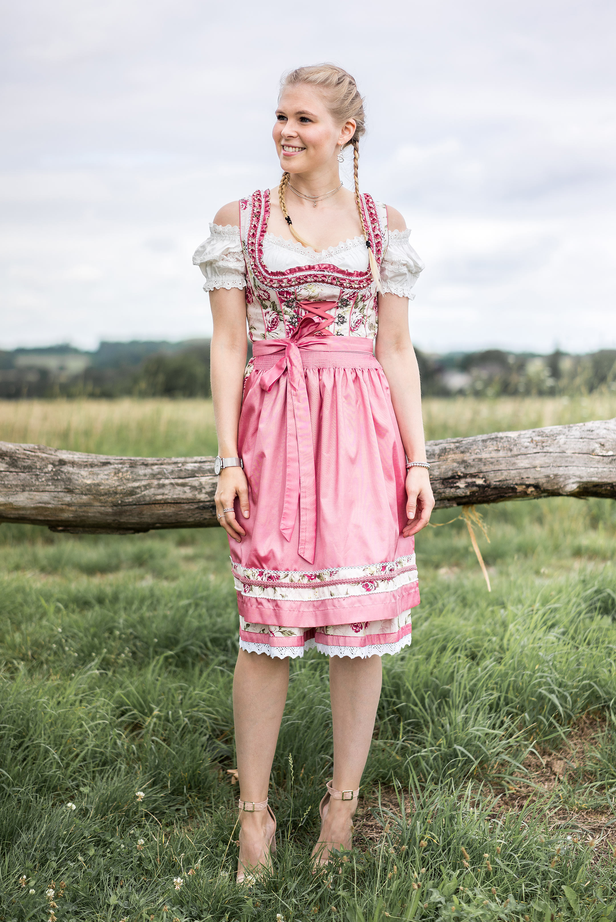 Dirndl rosa Outfit Blog Fashion München Sunnyinga