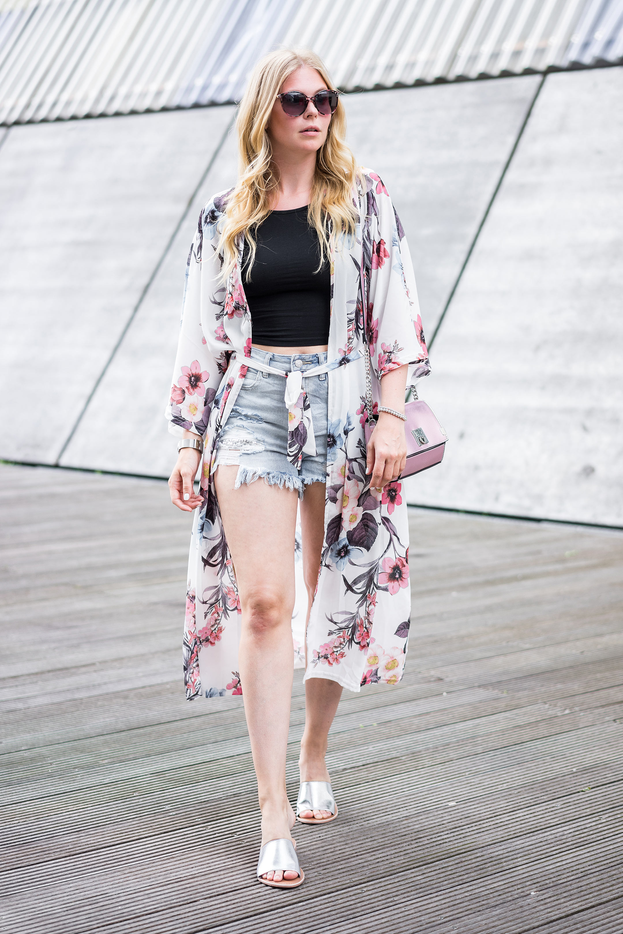 Langer Kimono mit Blumenmuster Outfit Fashion Blog Sunnyinga