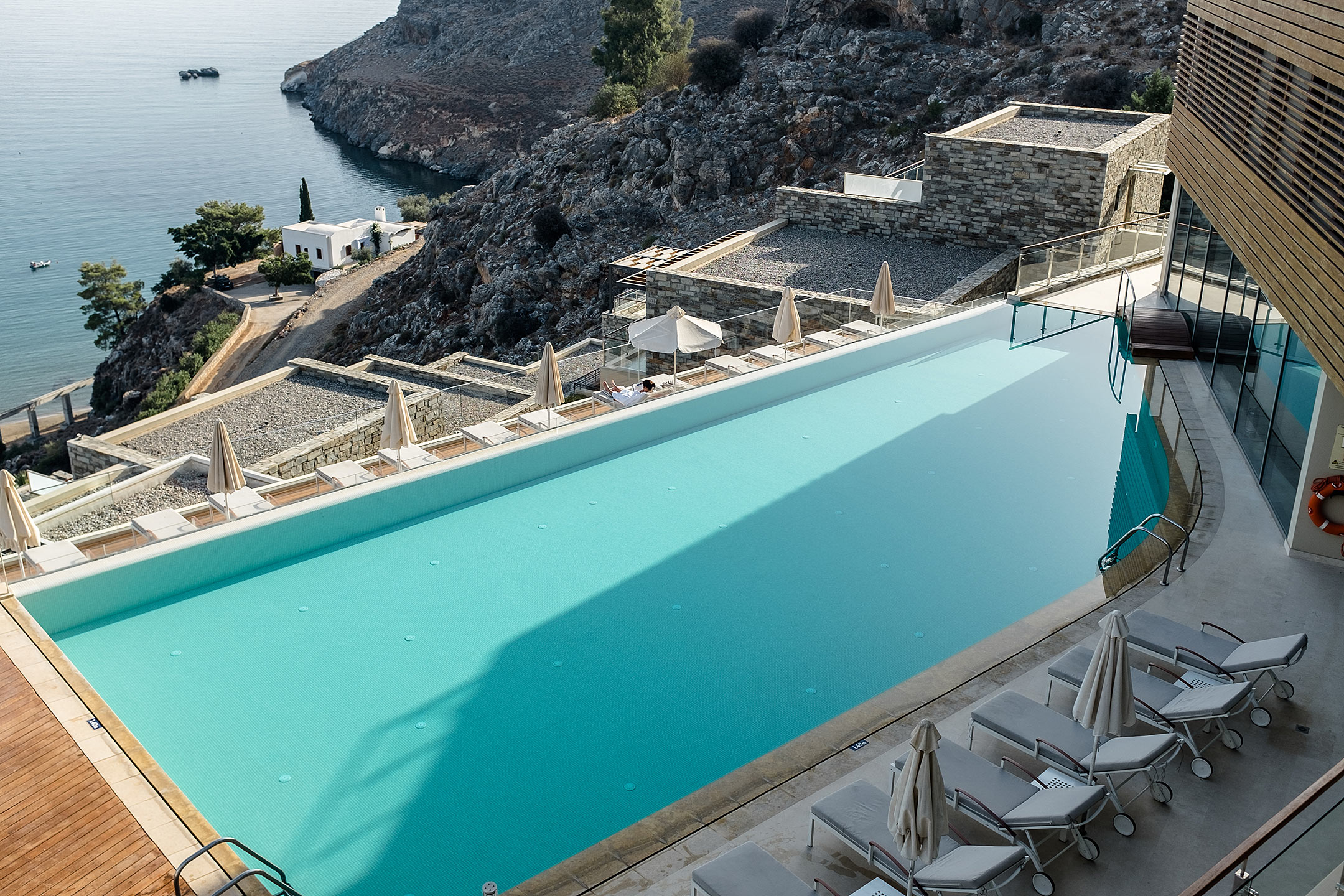 Lindos Blu Luxury Hotel Rhodos Main Pool Travel Blog Sunnyinga