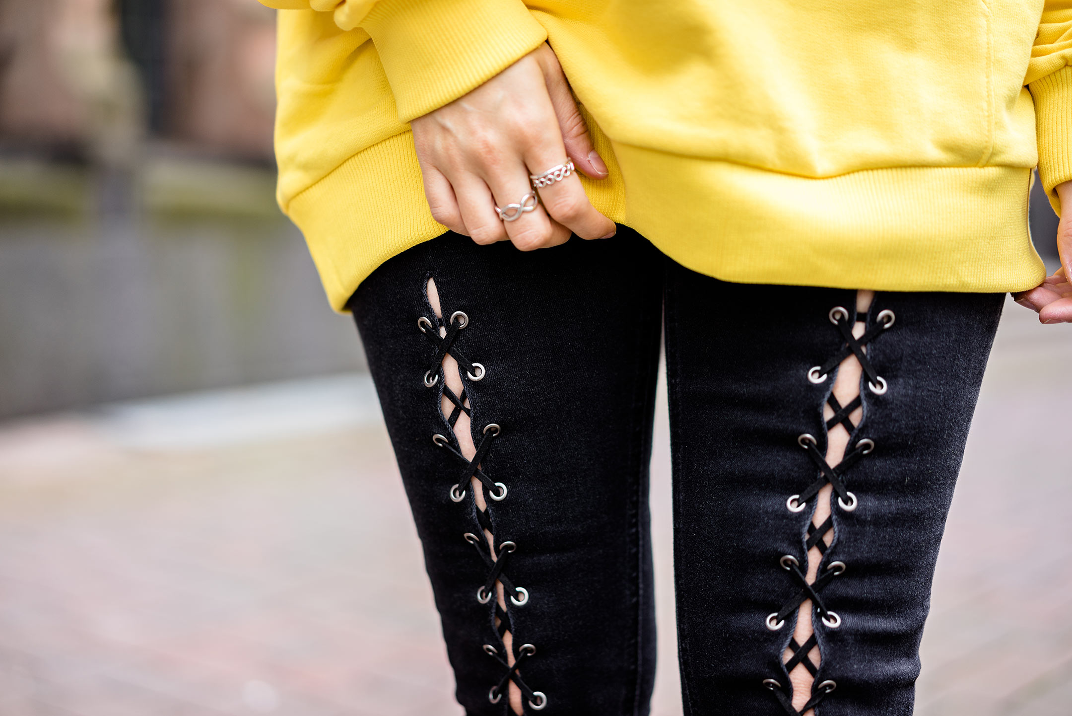 Hose mit Schnürung New Look schwarz Outfit Fashion Blogger Sunnyinga