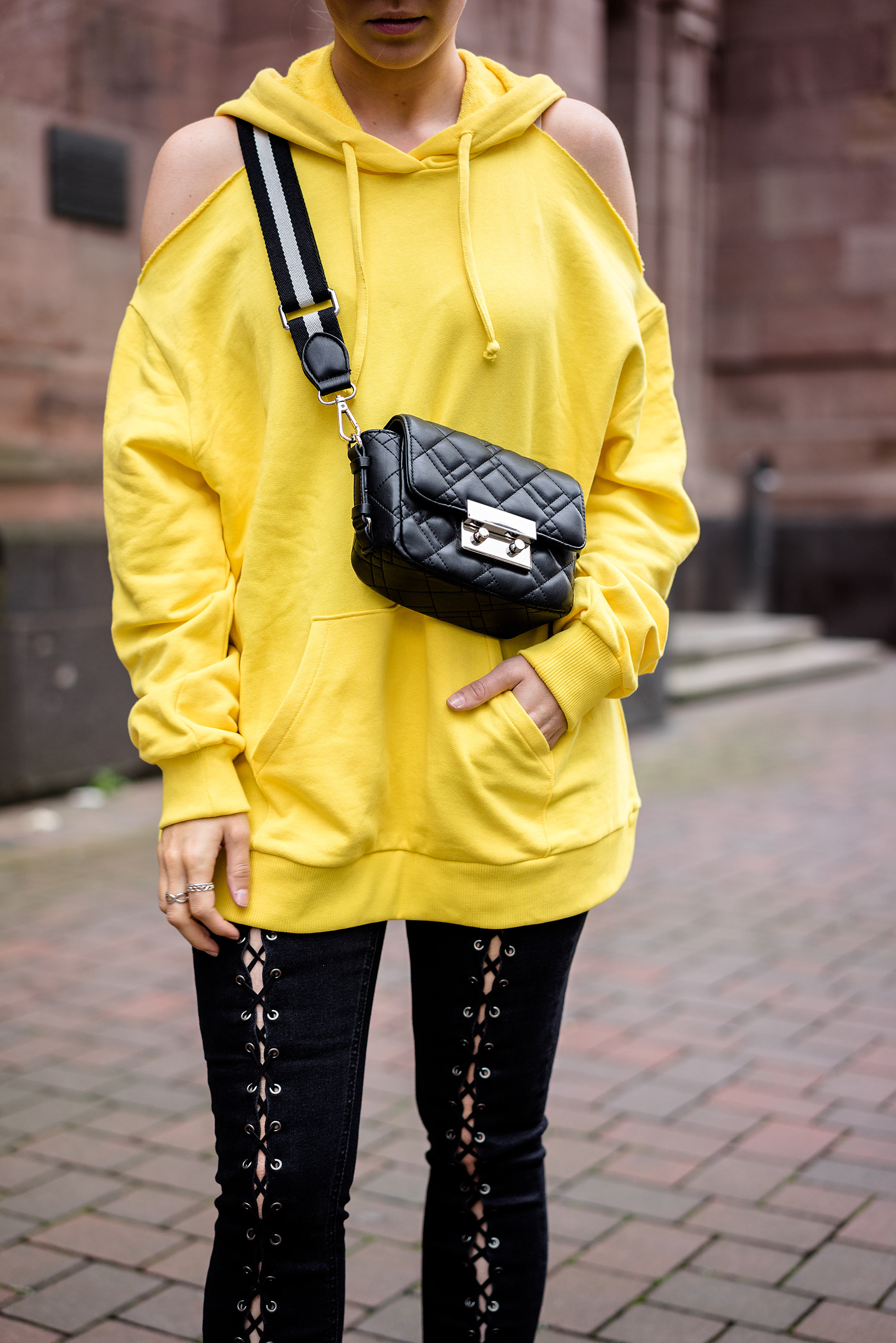 Trendfarbe gelb Outfit Sunnyinga ootd Düsseldorf Fashion
